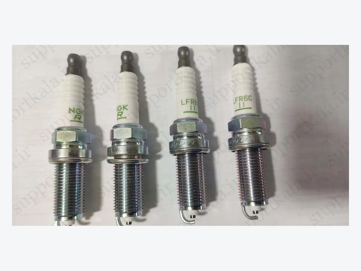 نمای شمع خارج شده از جعبه شمع خودرو اصل NGK کد LFR6C11